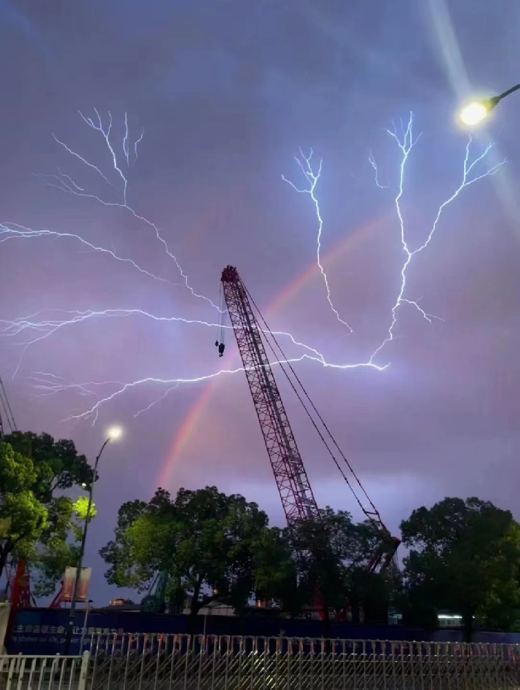 暴雨