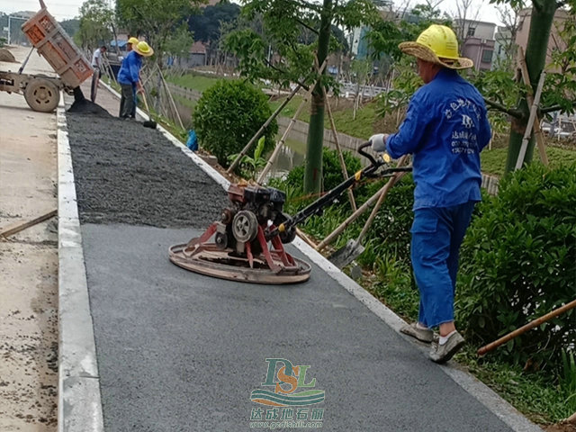 东莞石碣梁家村6+4兰色透水 (3).jpg