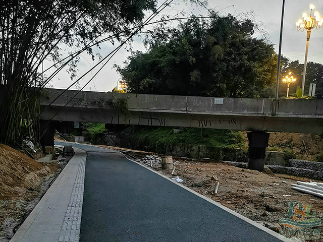 广汕公路长坪高速口透水混凝土地坪